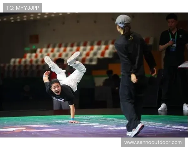 南京极限运动队在全国街舞大赛中的耐力表现引发热议与关注