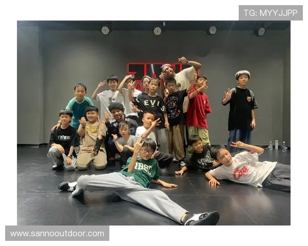 南京街舞队的状态变革引发热议街舞文化新潮流的探索与思考 南京街舞队的状态变革引发热议街舞文化新潮流的探索与思考