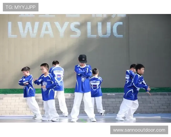 成都飞盘队在世界街舞大赛中的默契配合与精彩表现点评