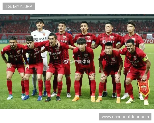 上港与川崎激战正酣比分悬念迭起球迷热情高涨