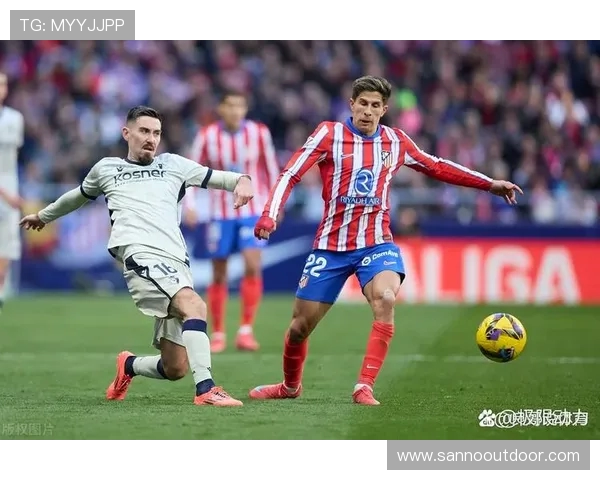 利兹联与瓦伦西亚激战正酣谁将赢得这场精彩对决