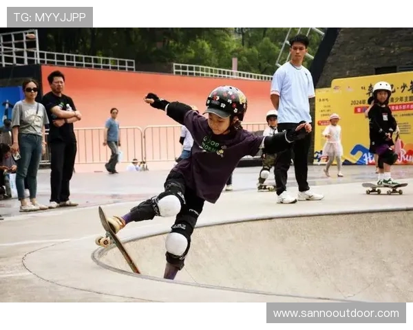 重庆滑板队在极限运动会中的团队协作表现分析与点评