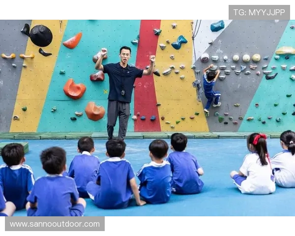 深圳攀岩队在滑板精英赛中以63分稳居积分榜首位